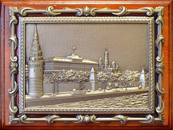 Плакетка с видом Москвы "Кремлёвская набережная" в подарочной упаковке 23х30см Арт. 13-111